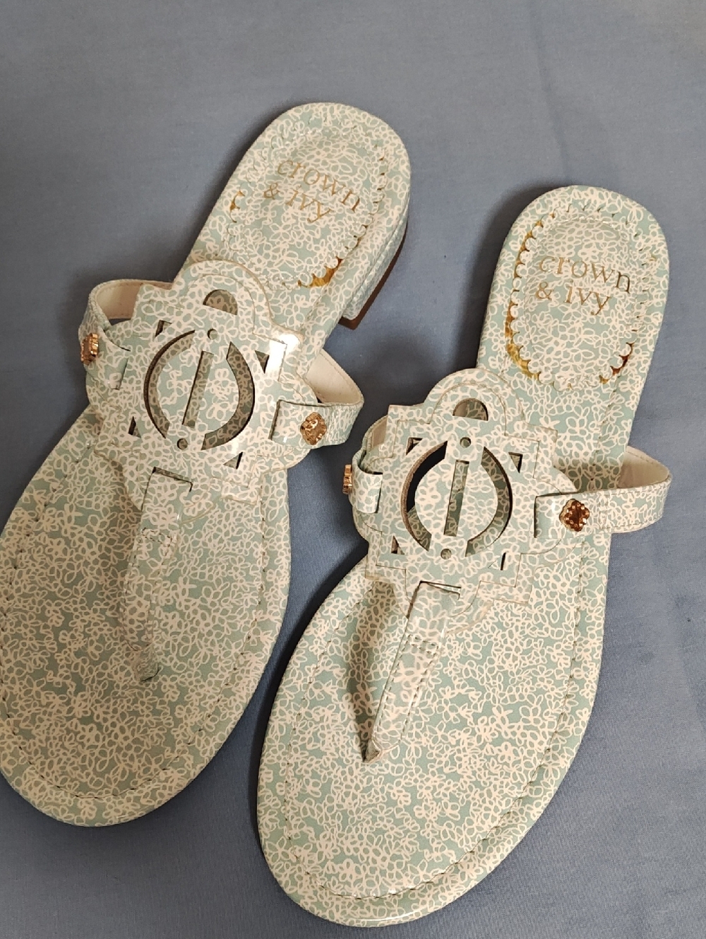 New Crown & Ivy Mint Patterned Cutout Thong Sandals with Gold Accents